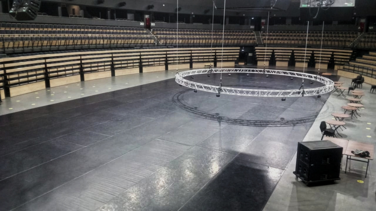 Подготовлена площадка в 700 м2 с танцевальным линолеумом для проведения мероприятия. «Тинькофф Арена», г. Санкт-Петербург.
